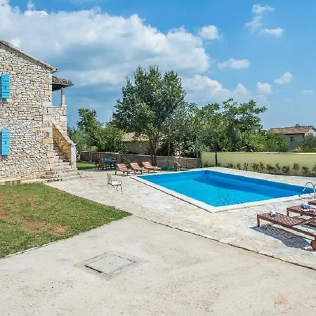 Konukevi Casa Rovo *