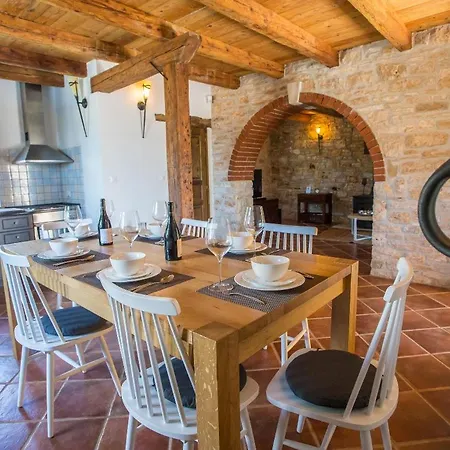 Casa Rovo Jakici