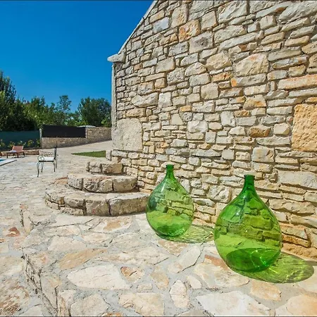 Konukevi Casa Rovo *