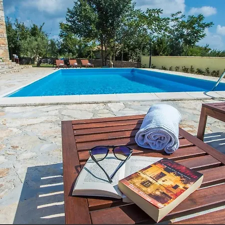 Casa Rovo Jakici