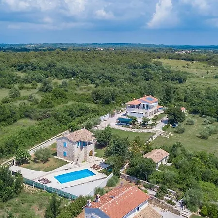 Casa Rovo * Jakici