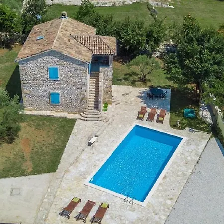 Konukevi Casa Rovo *